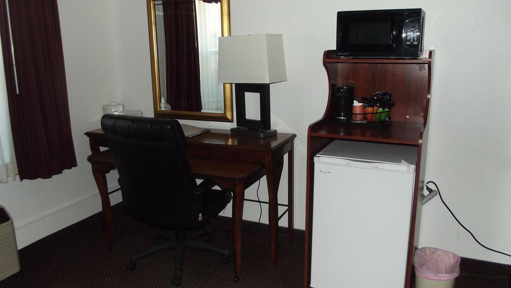 Douglas Inn And Conference Center Bagian luar foto
