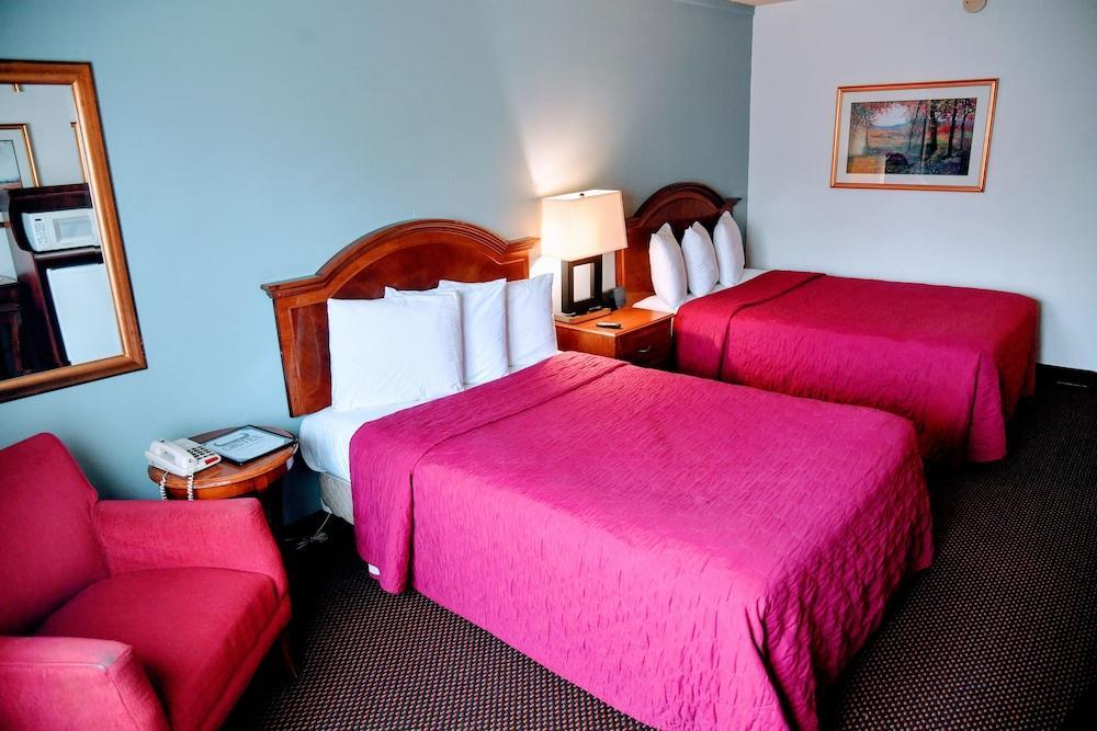 Douglas Inn And Conference Center Bagian luar foto