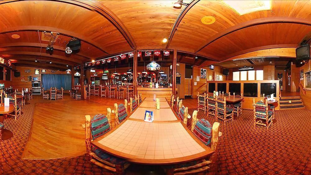 Douglas Inn And Conference Center Bagian luar foto