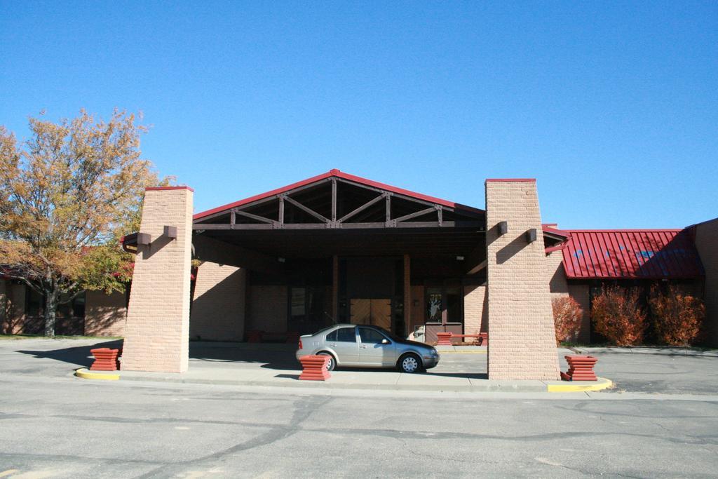 Douglas Inn And Conference Center Bagian luar foto