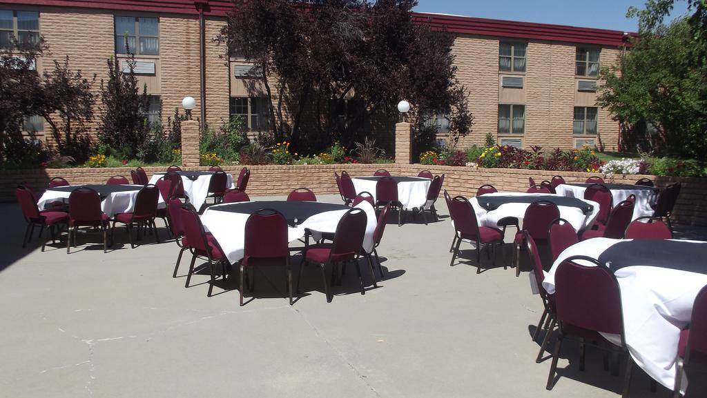 Douglas Inn And Conference Center Bagian luar foto