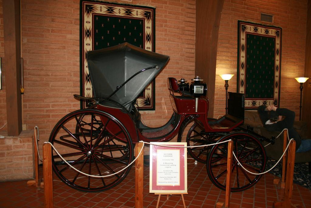 Douglas Inn And Conference Center Bagian luar foto
