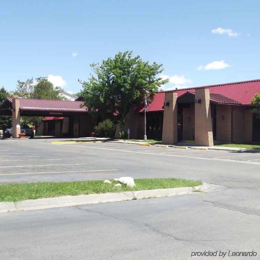 Douglas Inn And Conference Center Bagian luar foto