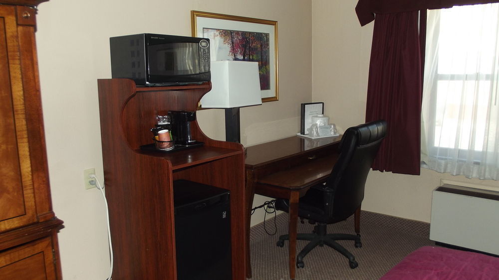 Douglas Inn And Conference Center Bagian luar foto