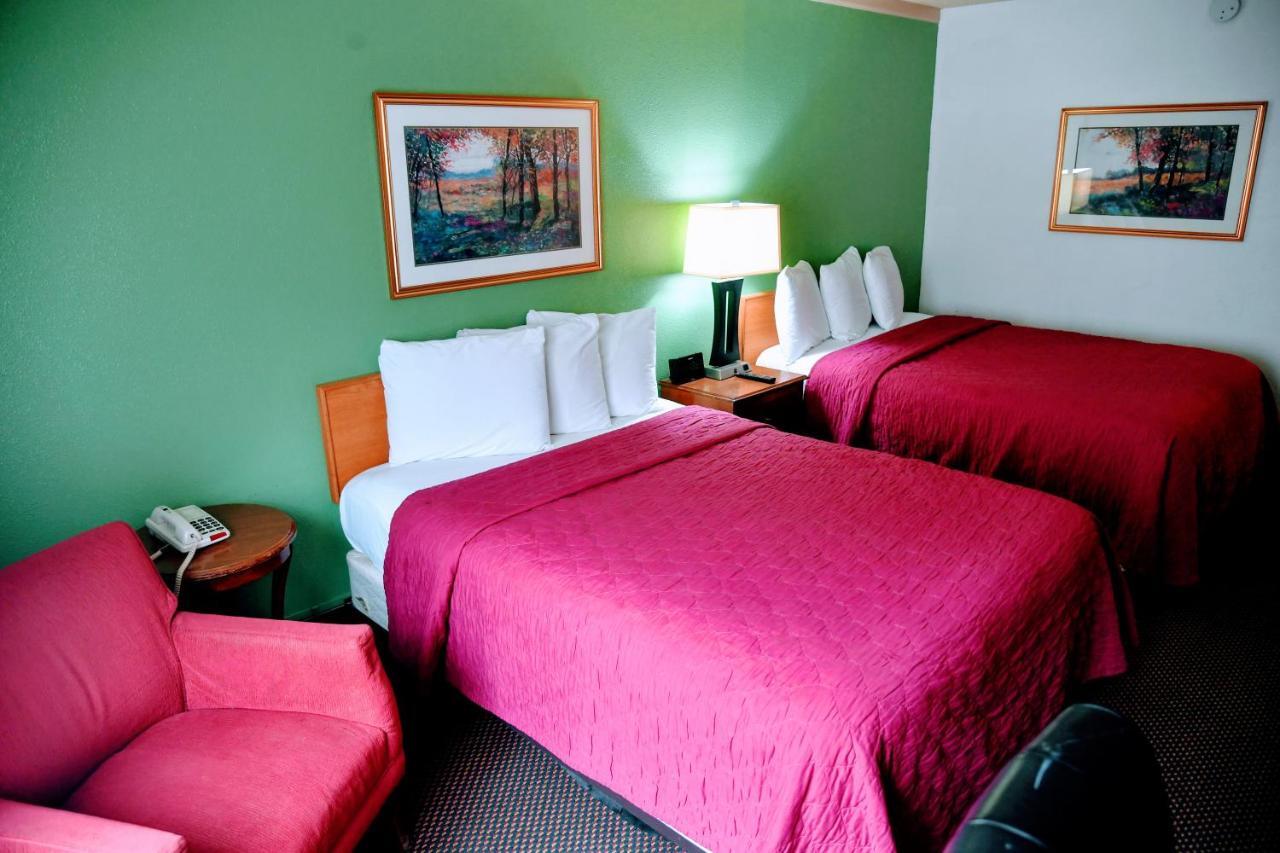 Douglas Inn And Conference Center Bagian luar foto