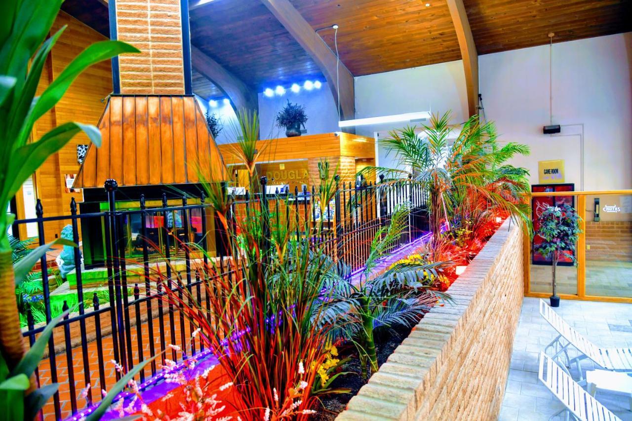 Douglas Inn And Conference Center Bagian luar foto