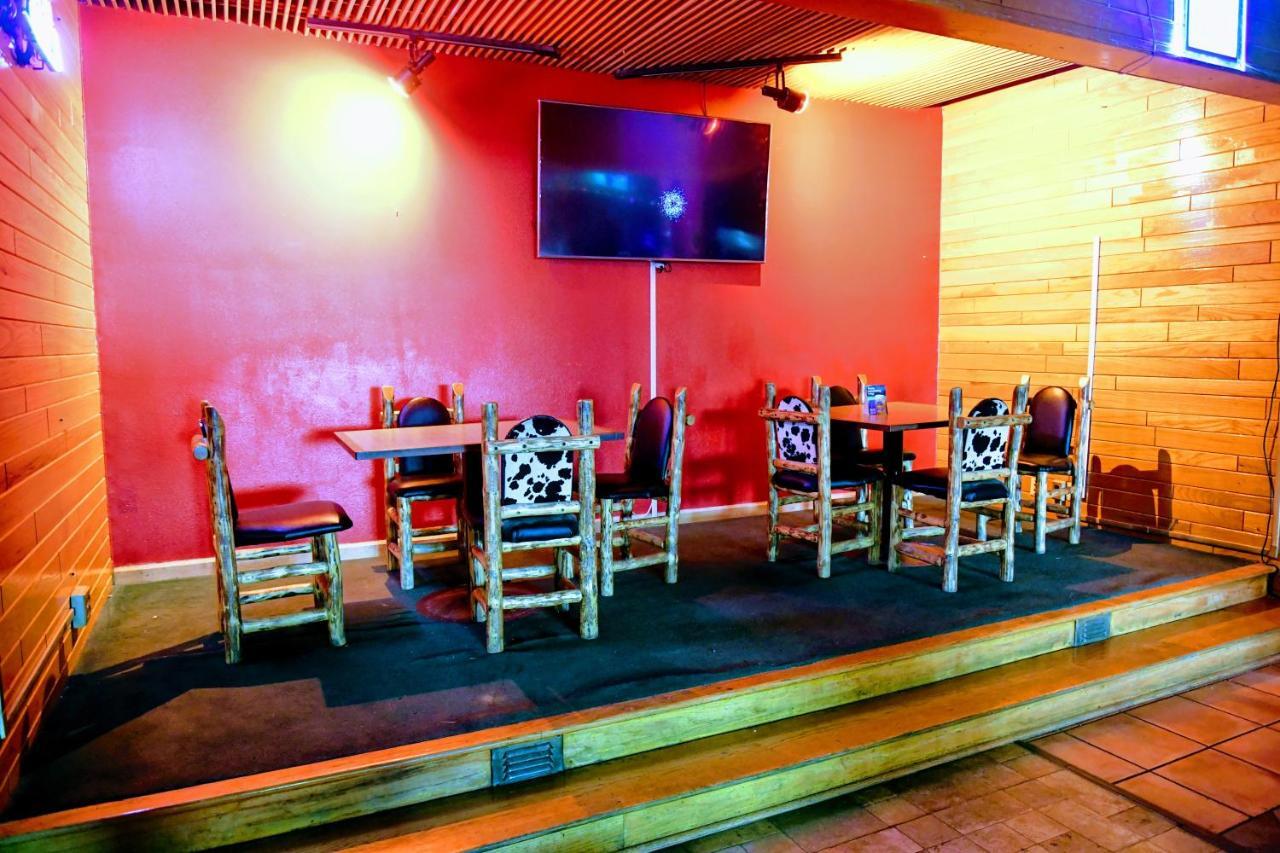 Douglas Inn And Conference Center Bagian luar foto