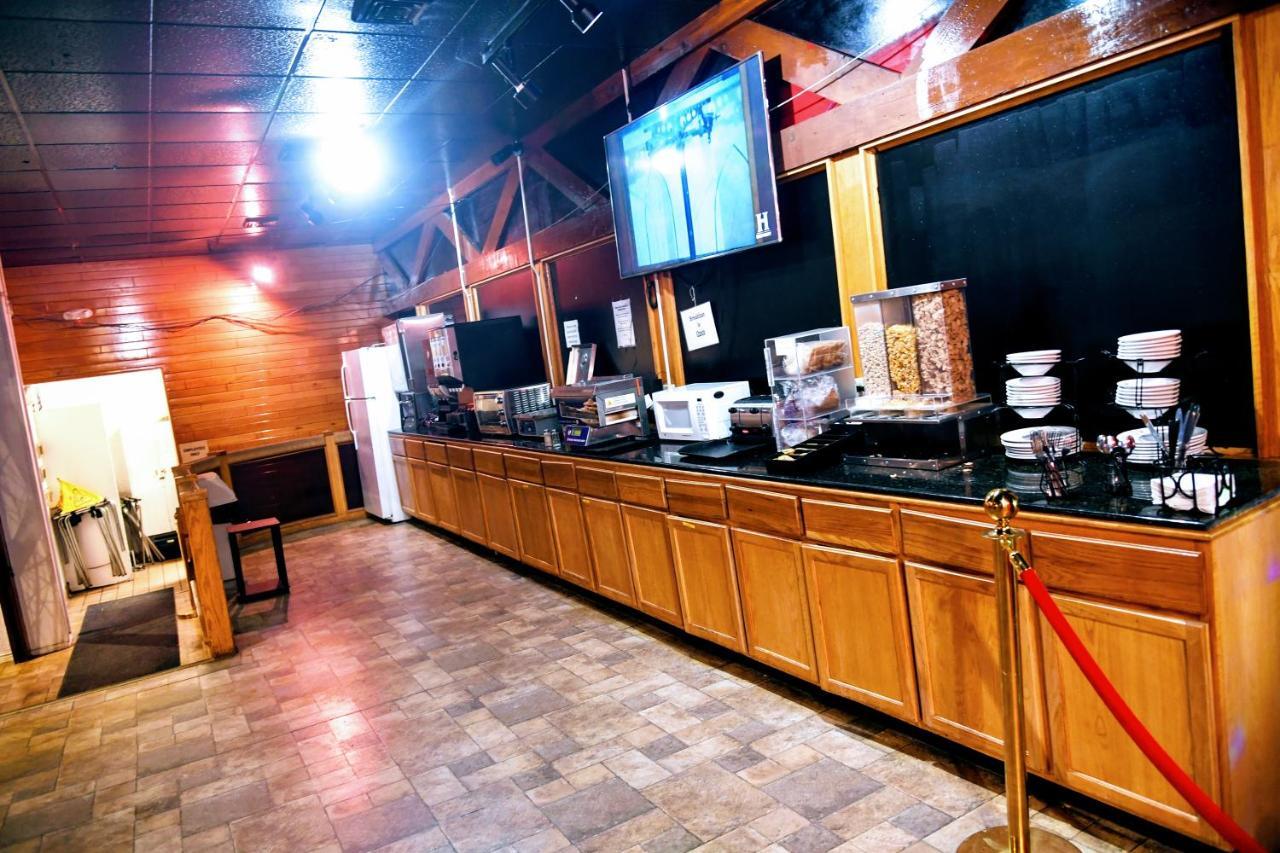 Douglas Inn And Conference Center Bagian luar foto