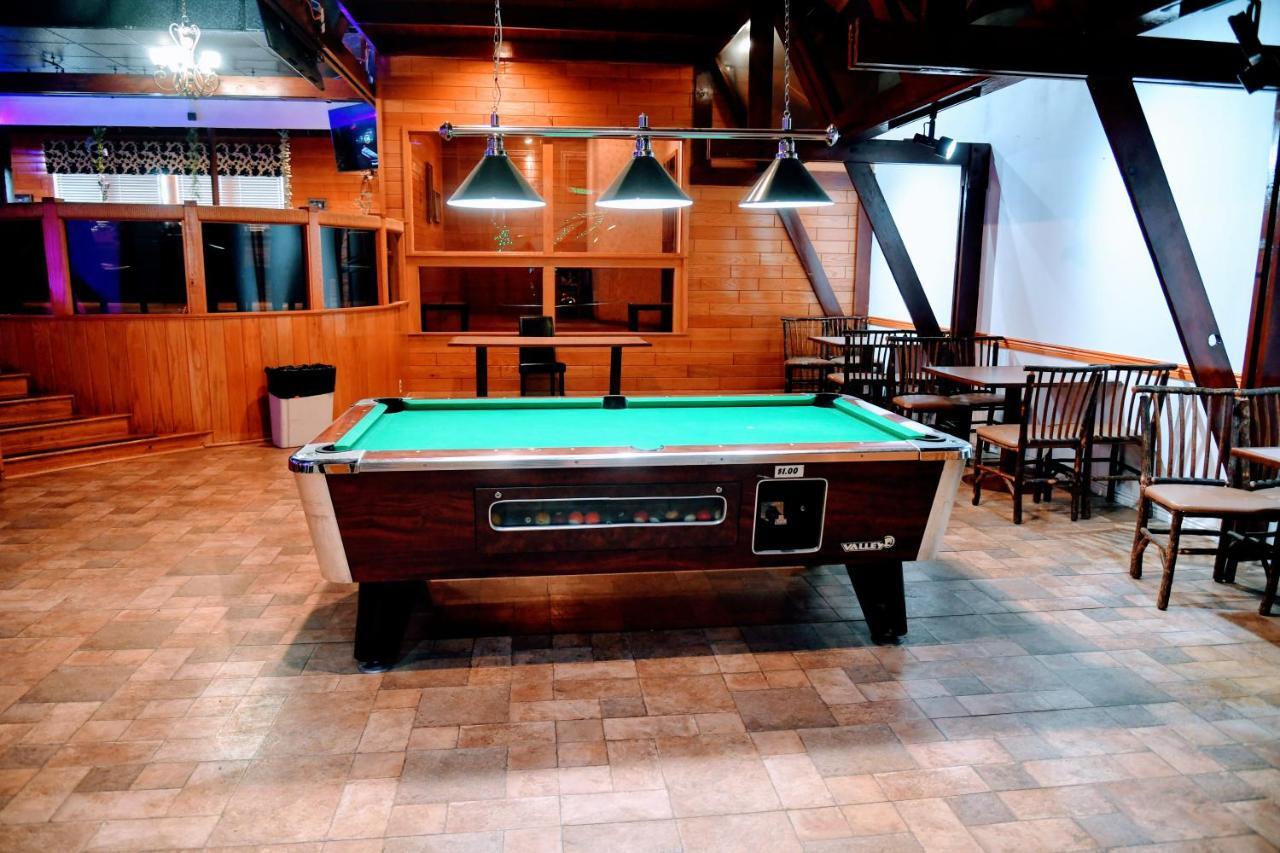 Douglas Inn And Conference Center Bagian luar foto