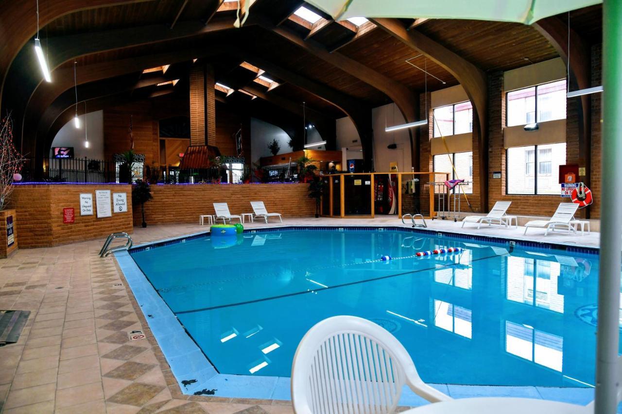 Douglas Inn And Conference Center Bagian luar foto