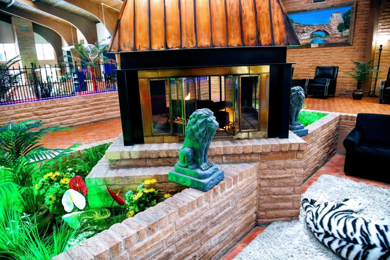 Douglas Inn And Conference Center Bagian luar foto