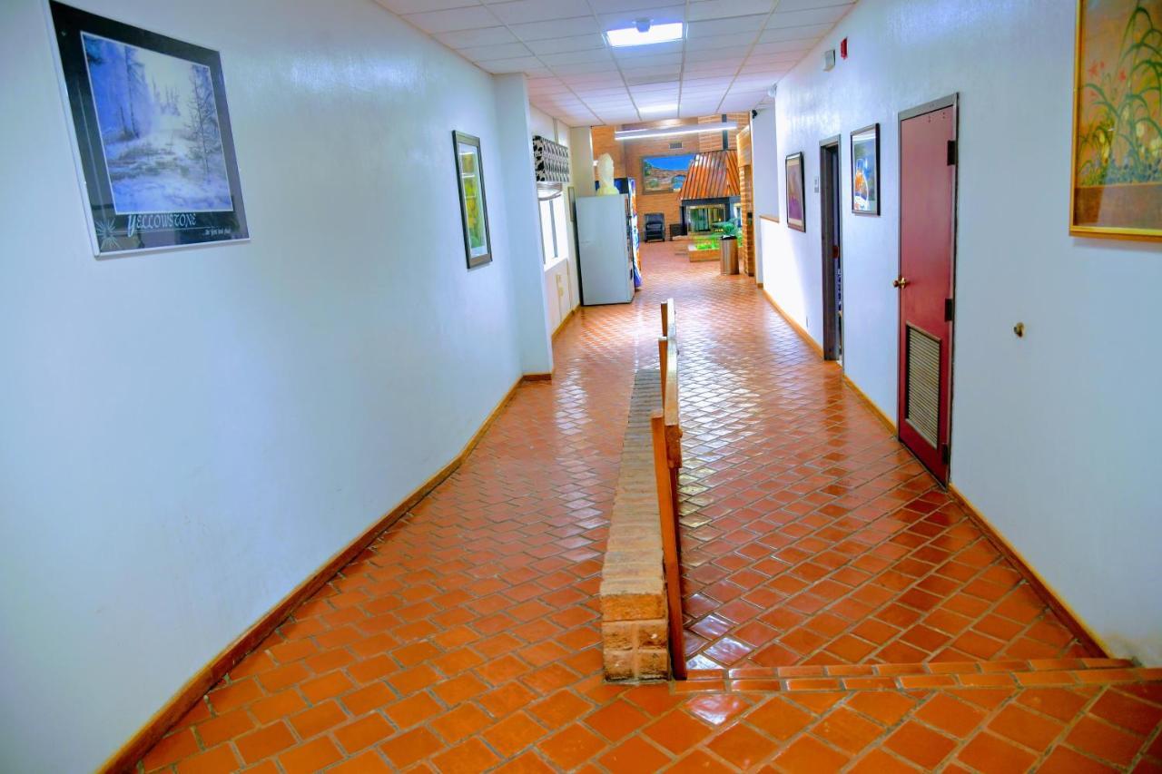 Douglas Inn And Conference Center Bagian luar foto