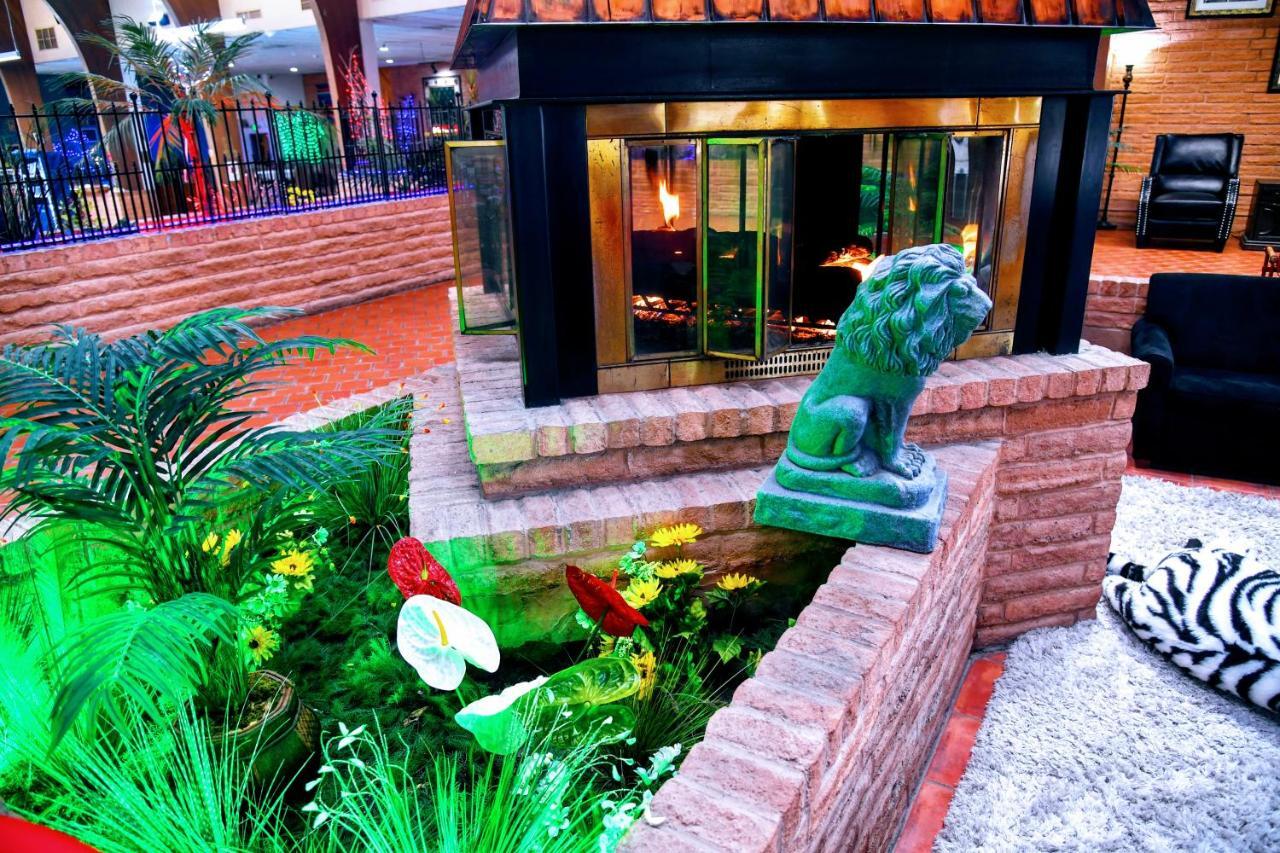Douglas Inn And Conference Center Bagian luar foto