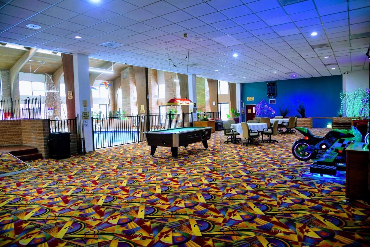 Douglas Inn And Conference Center Bagian luar foto